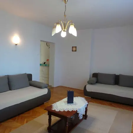 Apartament In 38117 *