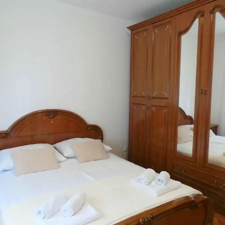 Apartament In 38117 *